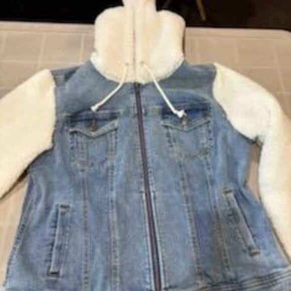 Jean Jacket Maurices, sherpa sleeves - Picture 2 of 4